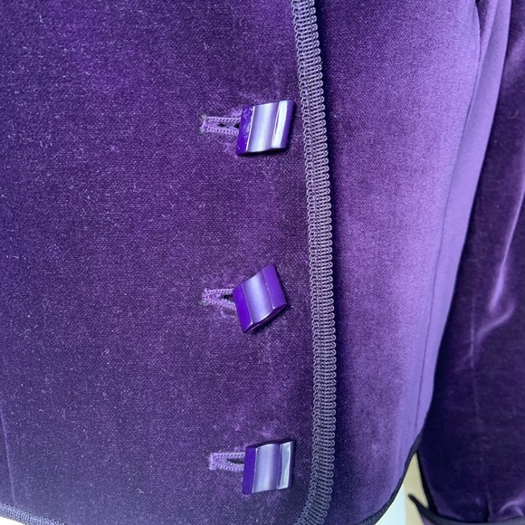 British Made Cropped Purple Velvet Jacket – Size S/M – Luxe Boutique - Picture 12 of 13